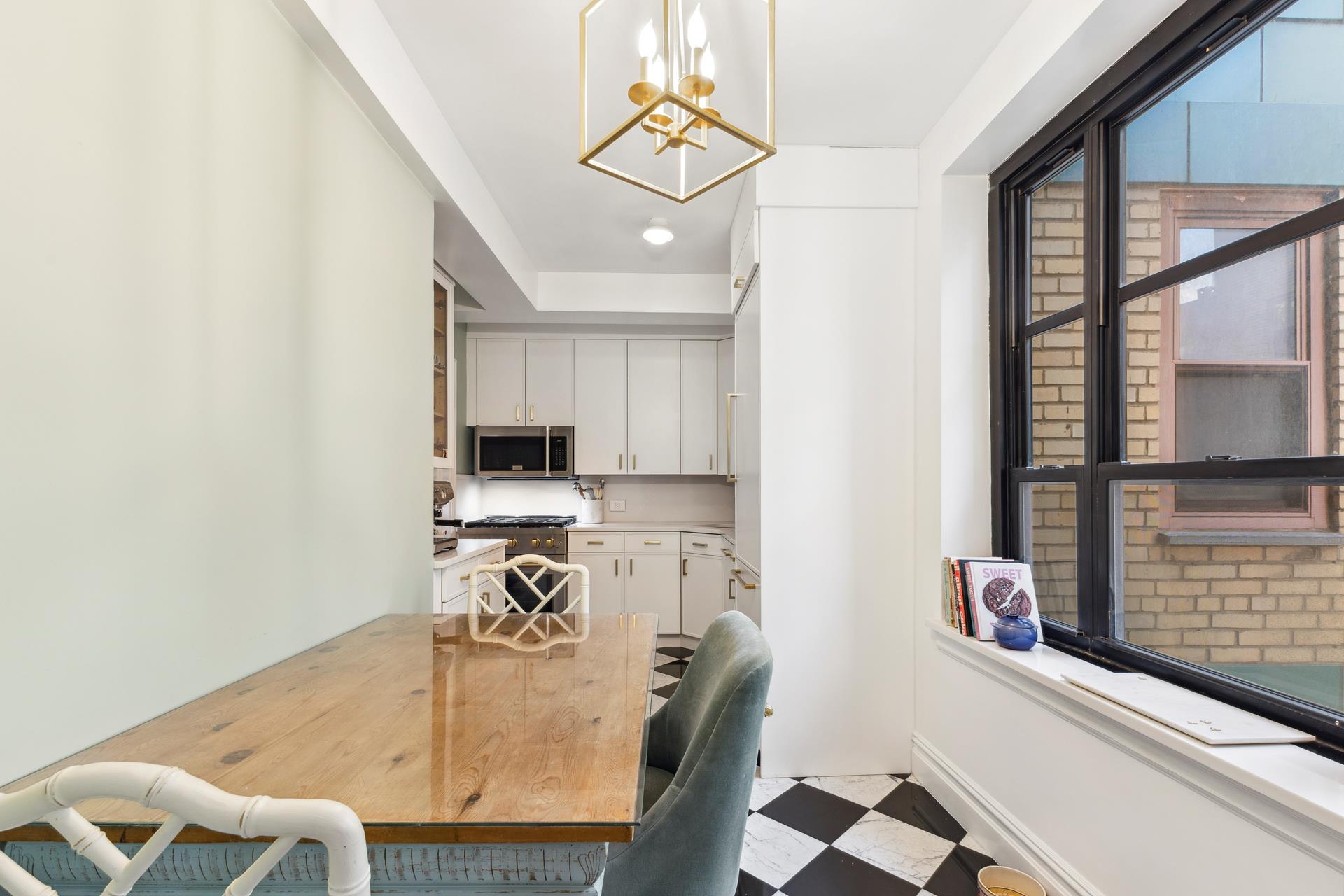 235 E 22ND Street 14T