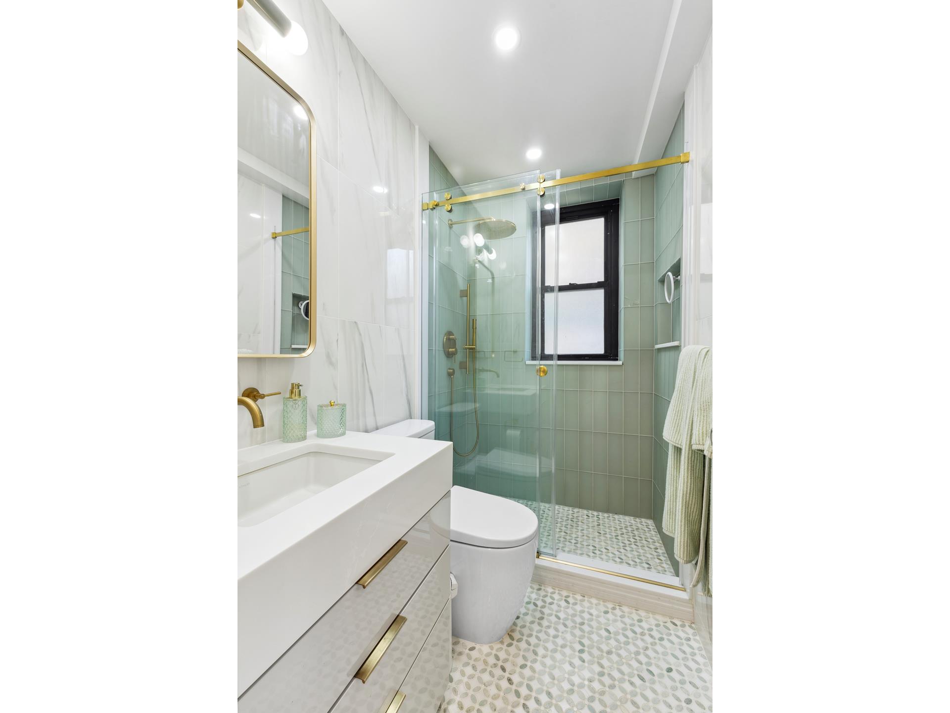 235 E 22ND Street 14T