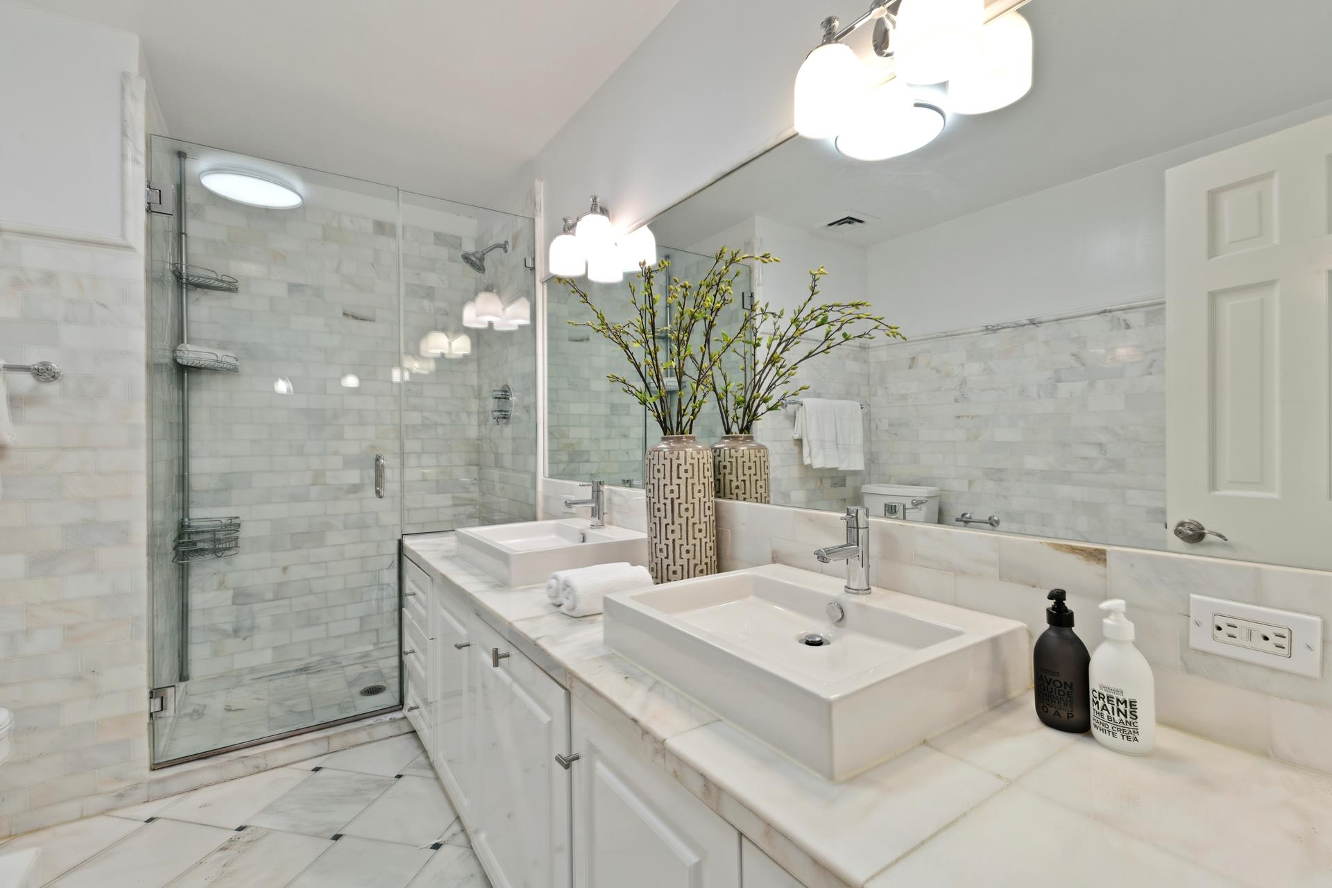 40 W 83RD Street
