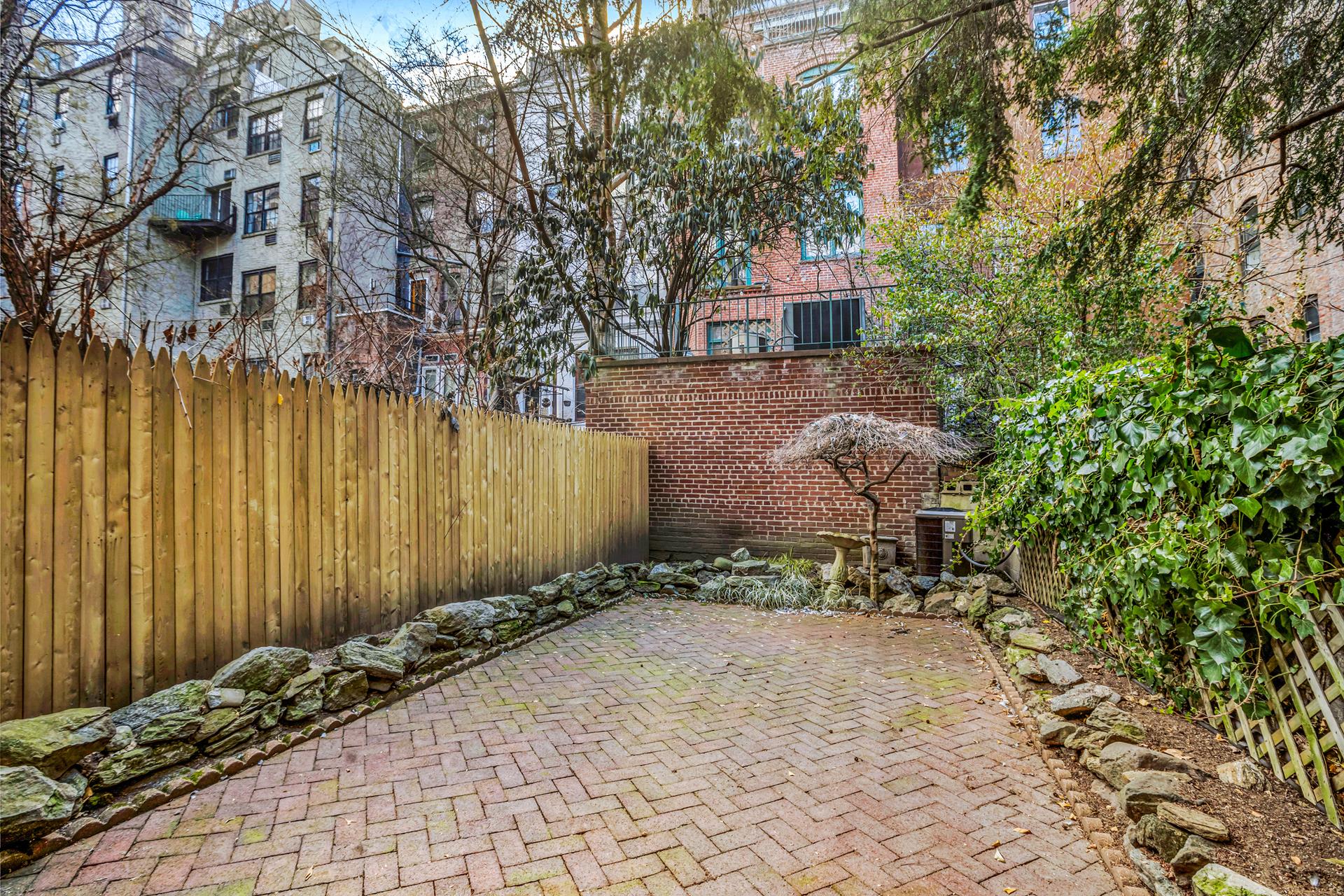 40 W 83RD Street