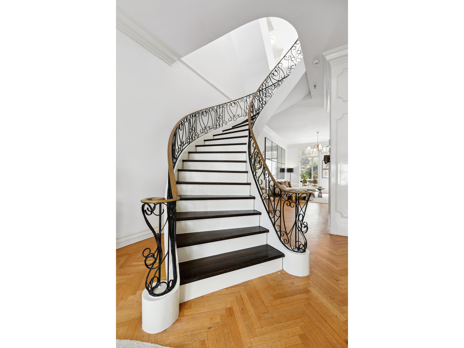 40 W 83RD Street