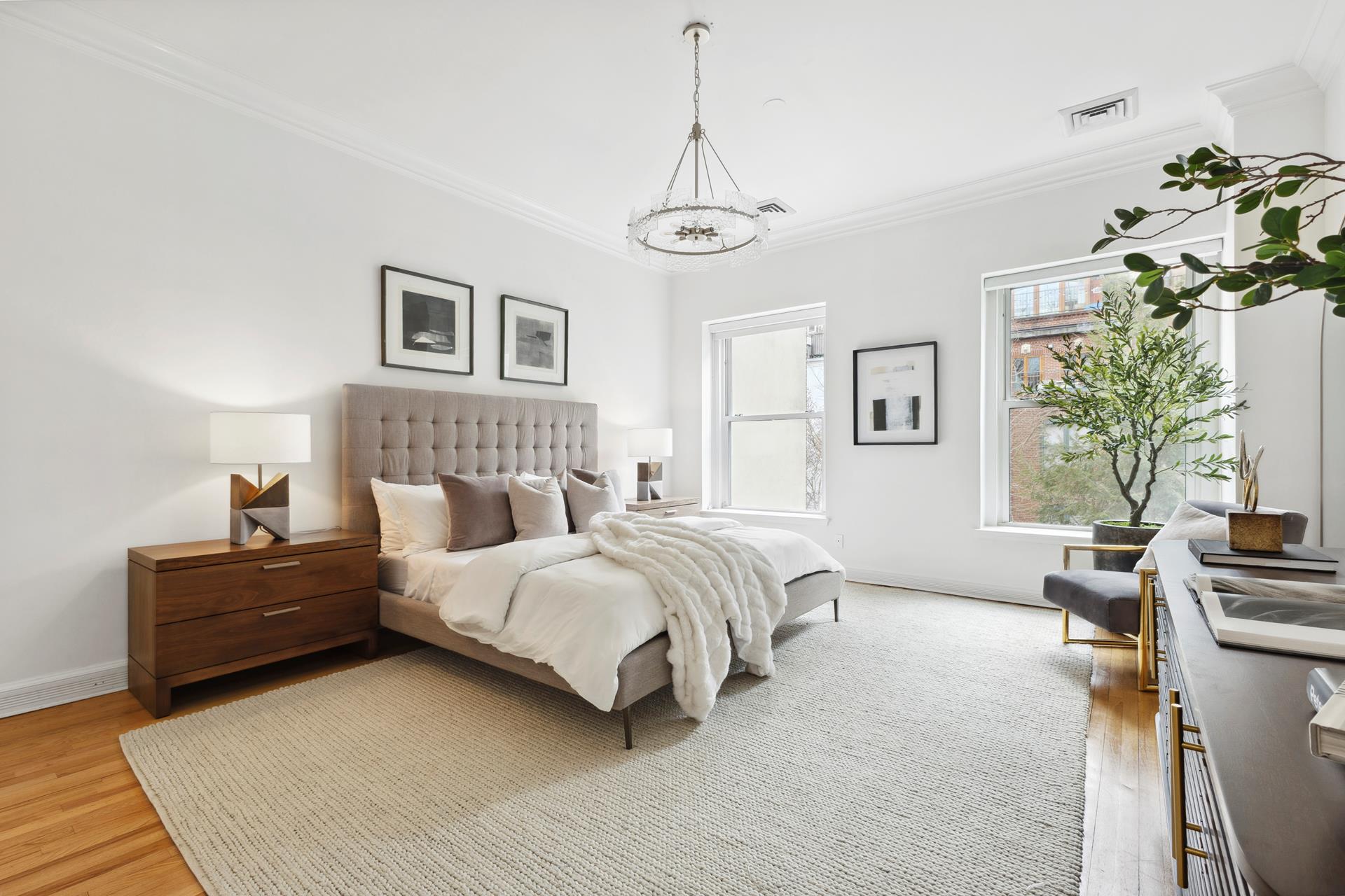 40 W 83RD Street