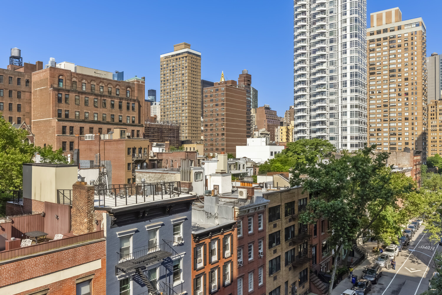 251 E 32ND Street 8HS