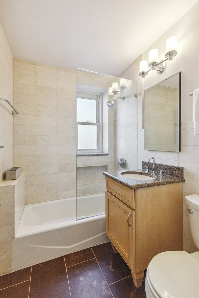 251 E 32ND Street 8HS