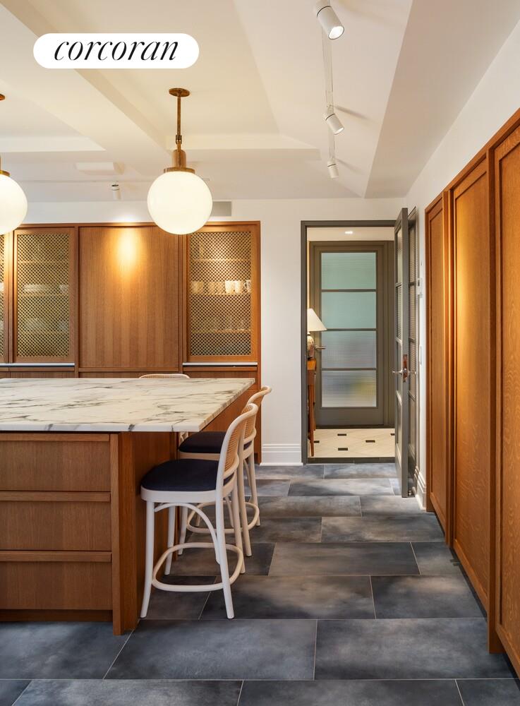 140 RIVERSIDE Drive 19HO