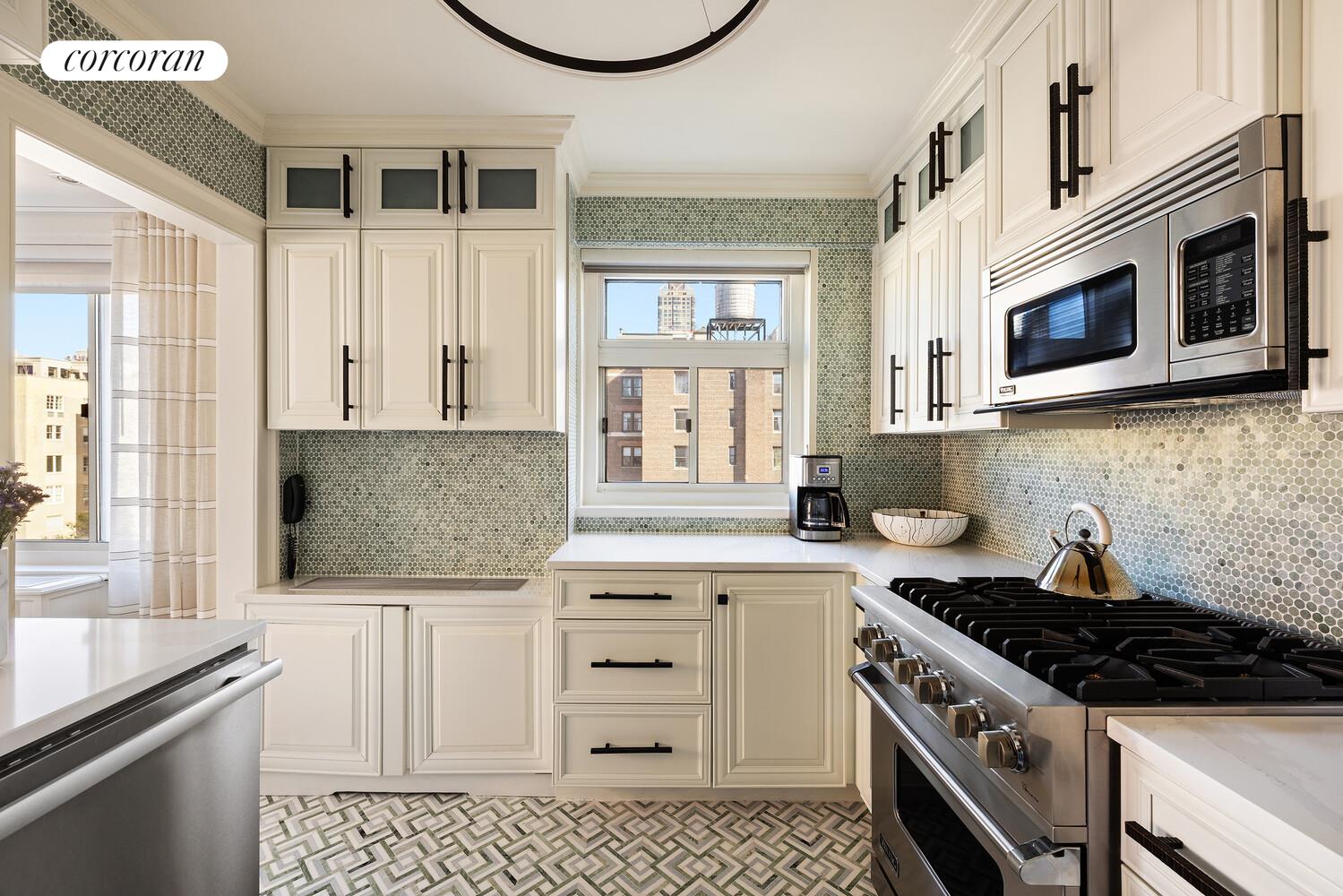 30 East 65th Street, 15B