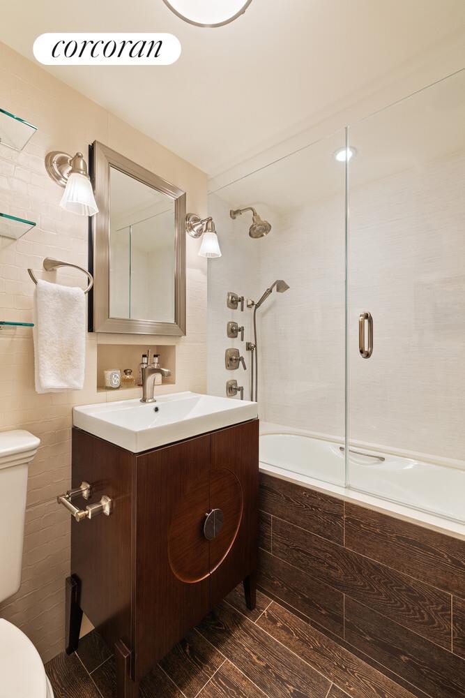 30 East 65th Street, 15B