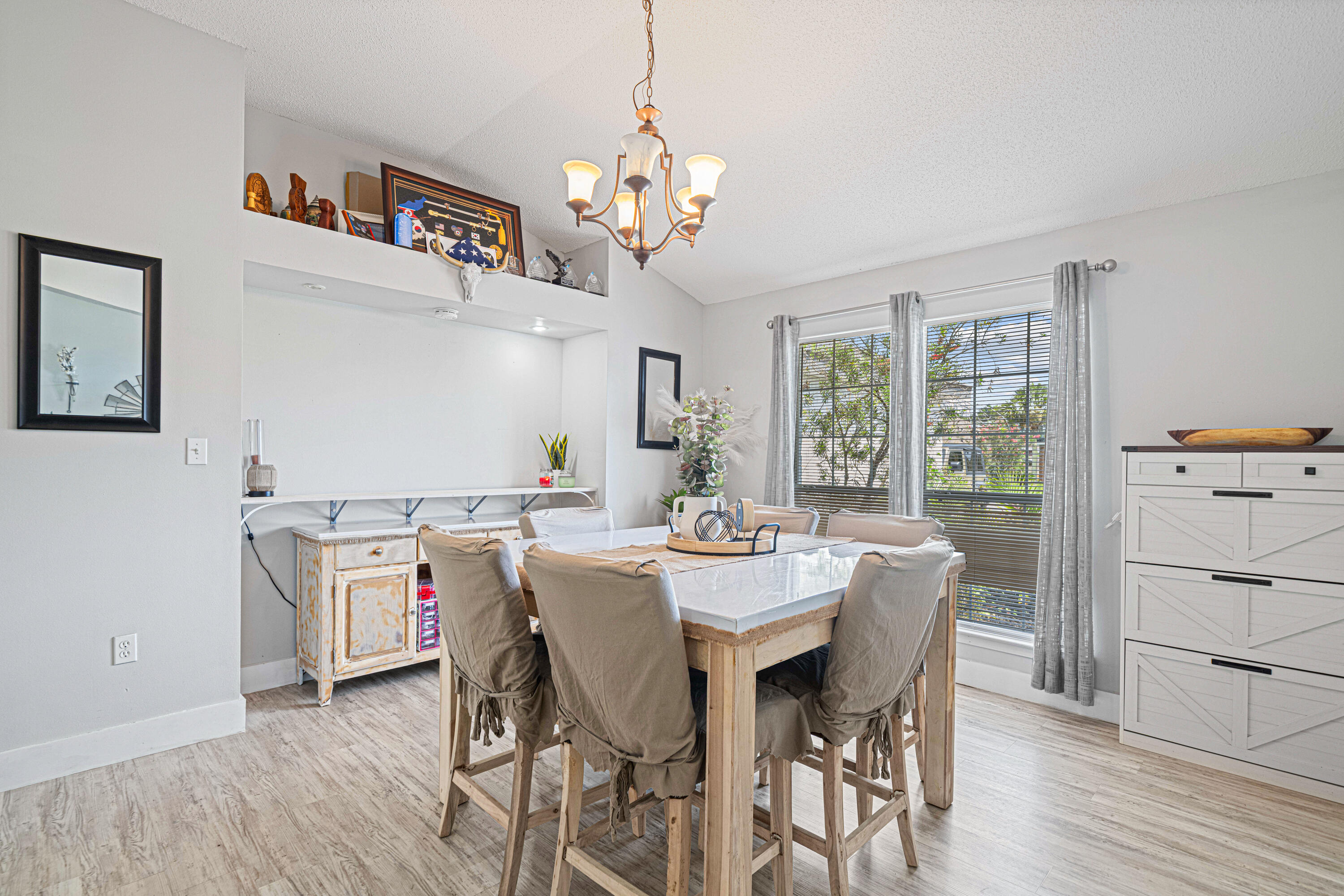 8252 Cosica Boulevard