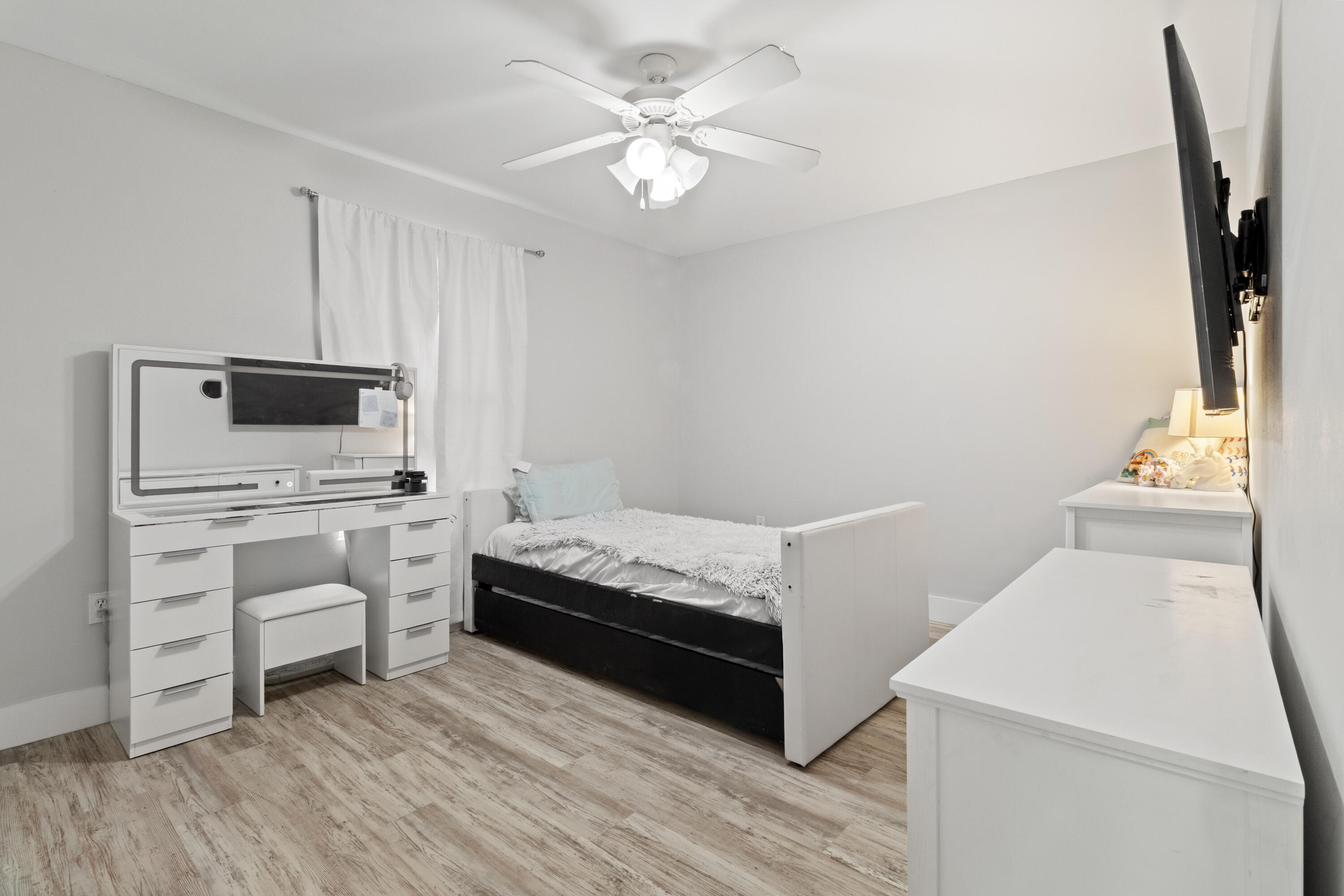 8252 Cosica Boulevard