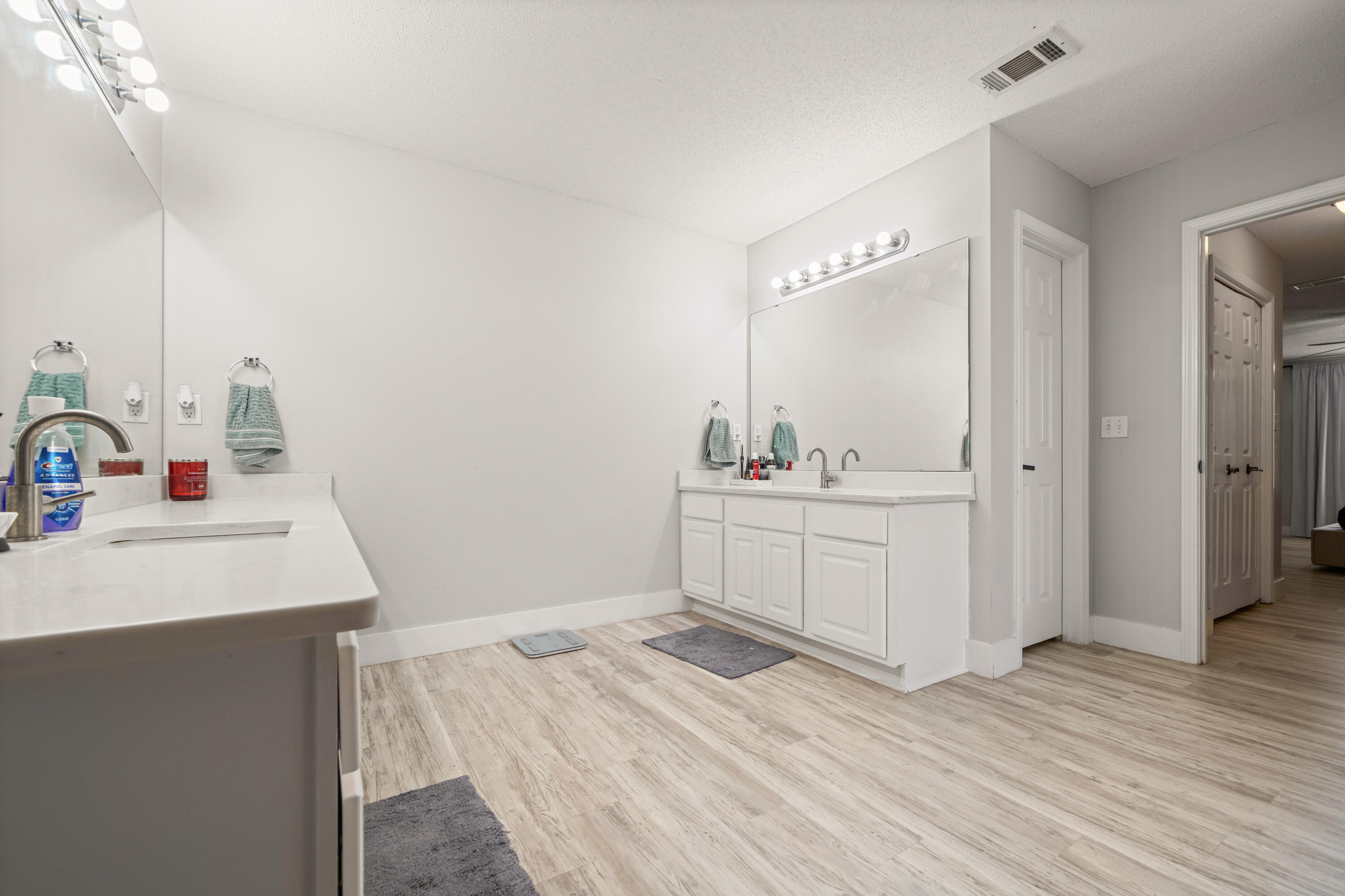 8252 Cosica Boulevard