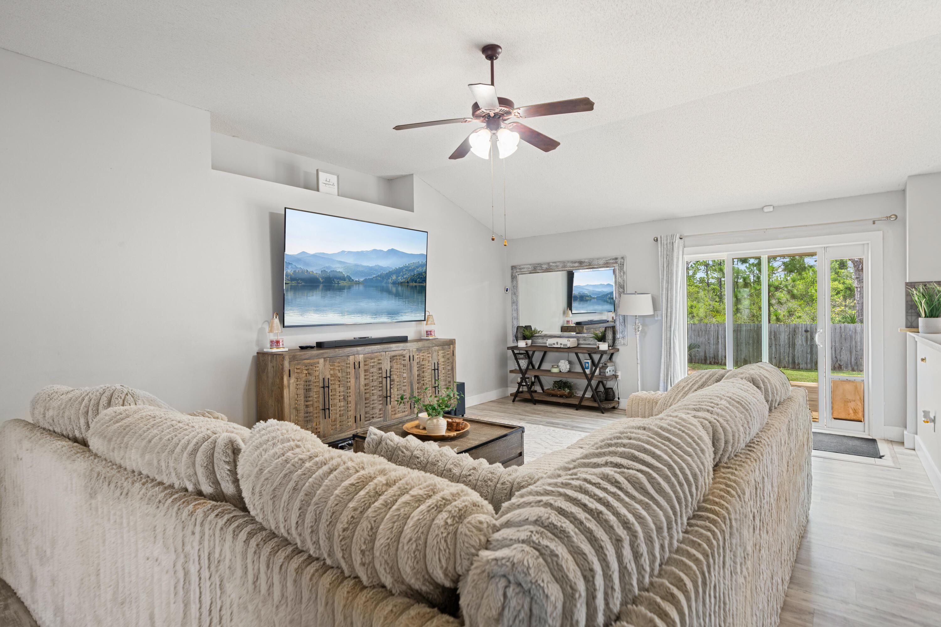 8252 Cosica Boulevard