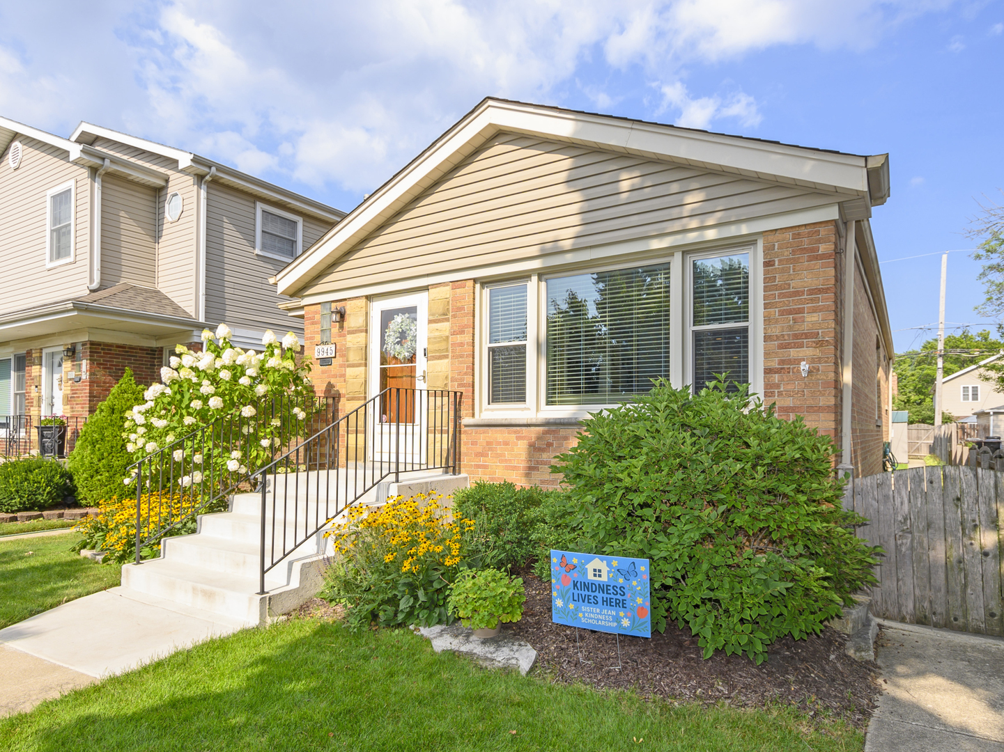 9945 S WASHTENAW Avenue