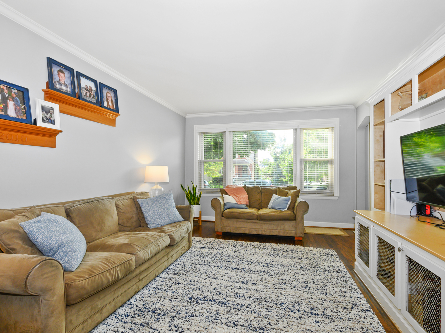 9945 S WASHTENAW Avenue