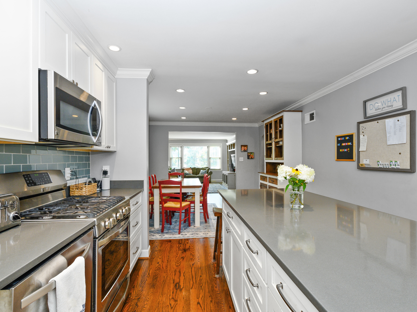 9945 S WASHTENAW Avenue