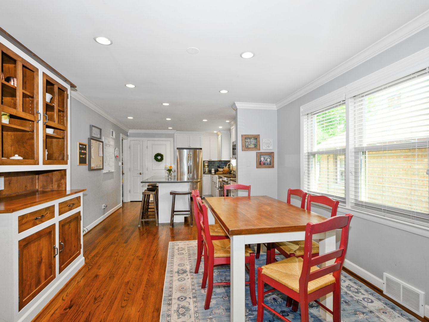 9945 S WASHTENAW Avenue