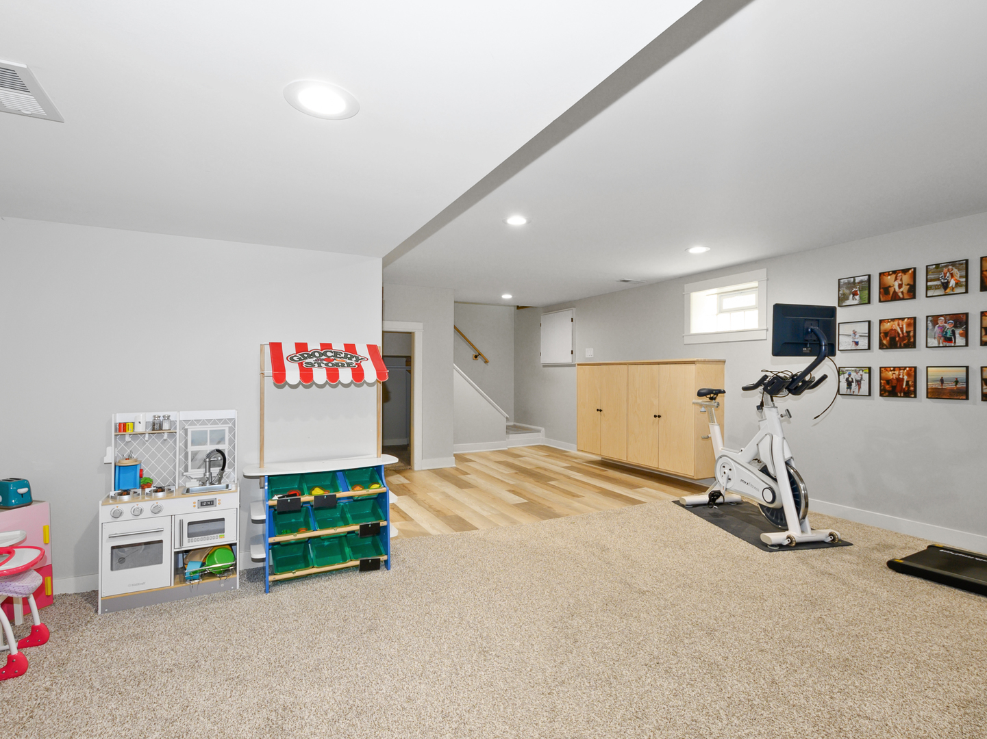 9945 S WASHTENAW Avenue