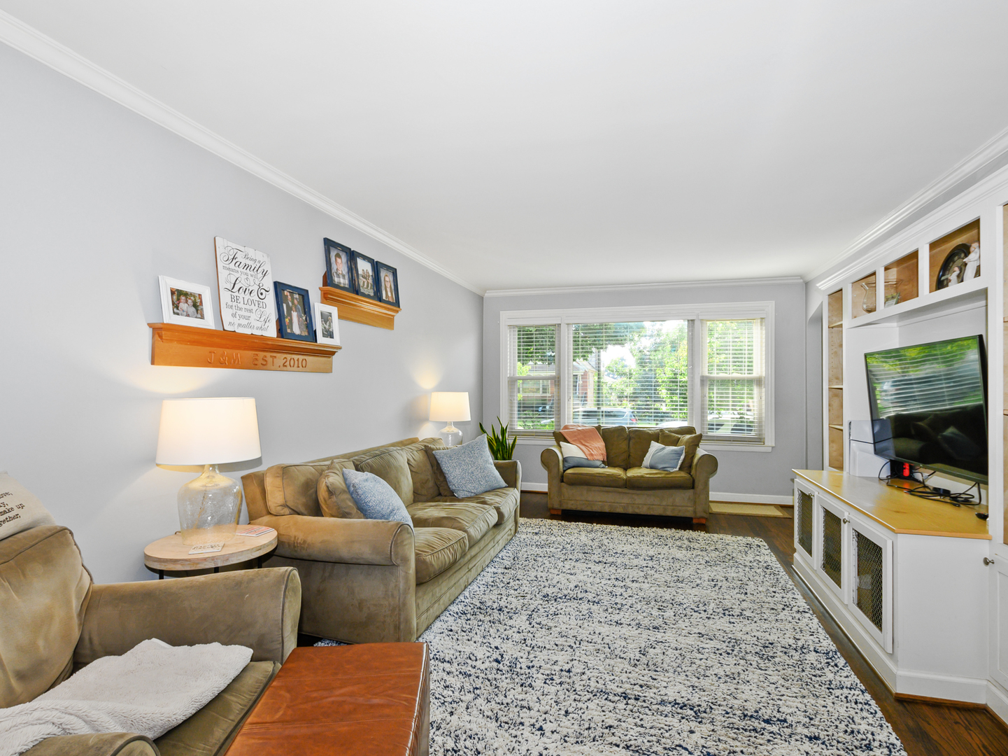 9945 S WASHTENAW Avenue