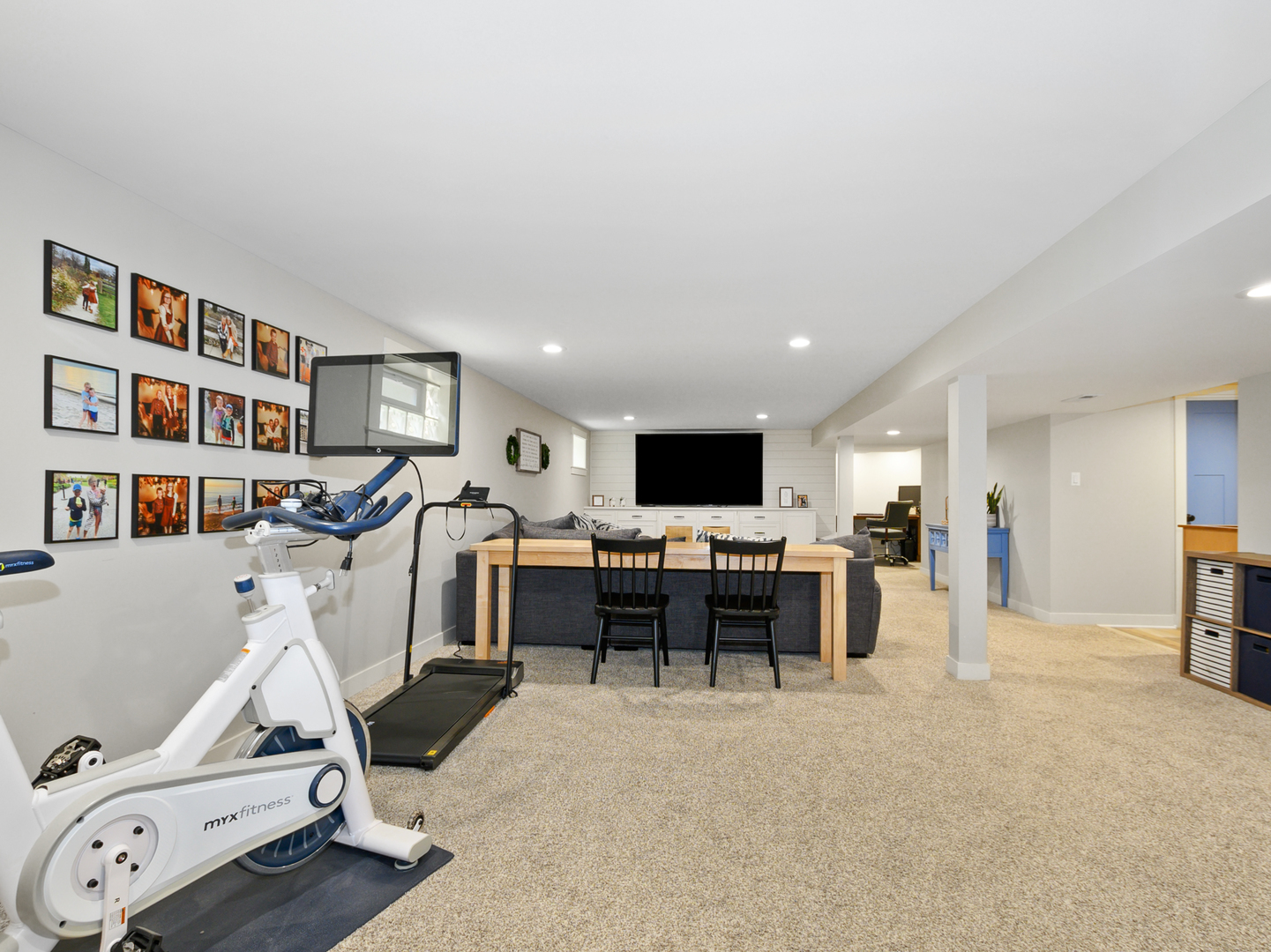 9945 S WASHTENAW Avenue