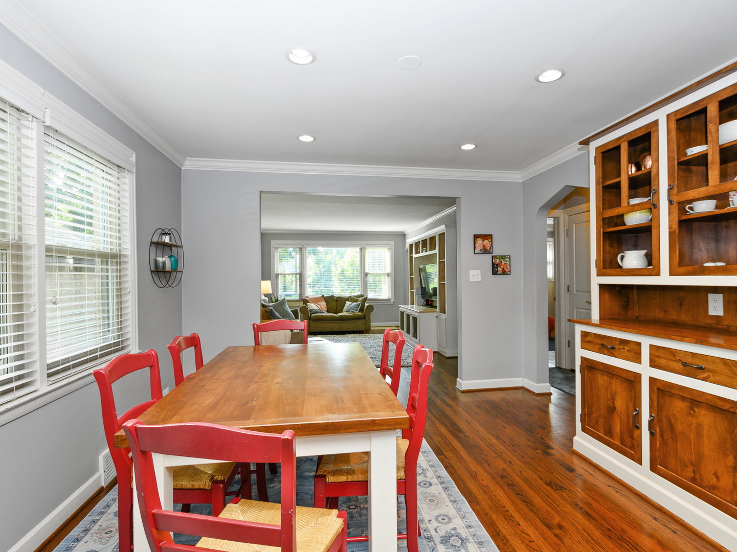 9945 S WASHTENAW Avenue