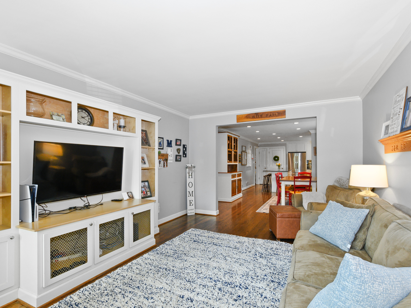 9945 S WASHTENAW Avenue