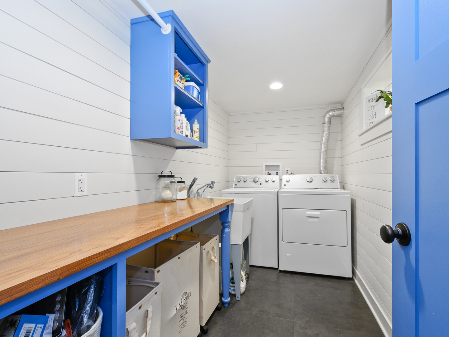 9945 S WASHTENAW Avenue