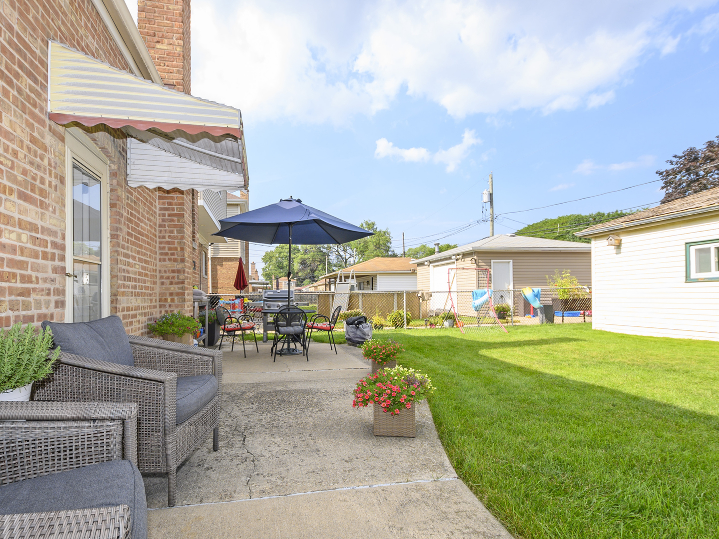 9945 S WASHTENAW Avenue