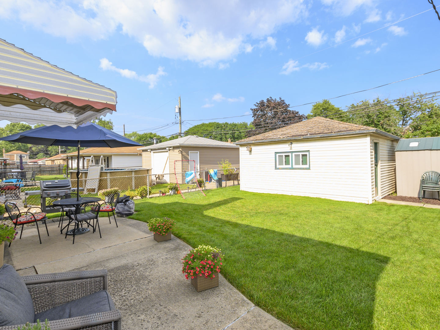 9945 S WASHTENAW Avenue