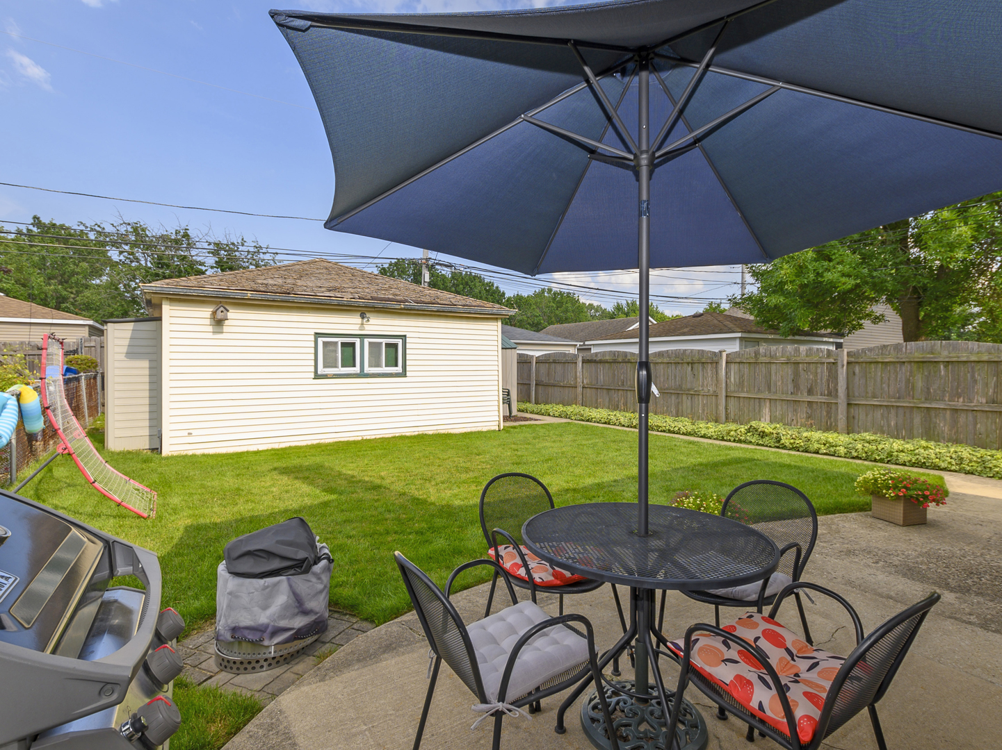 9945 S WASHTENAW Avenue