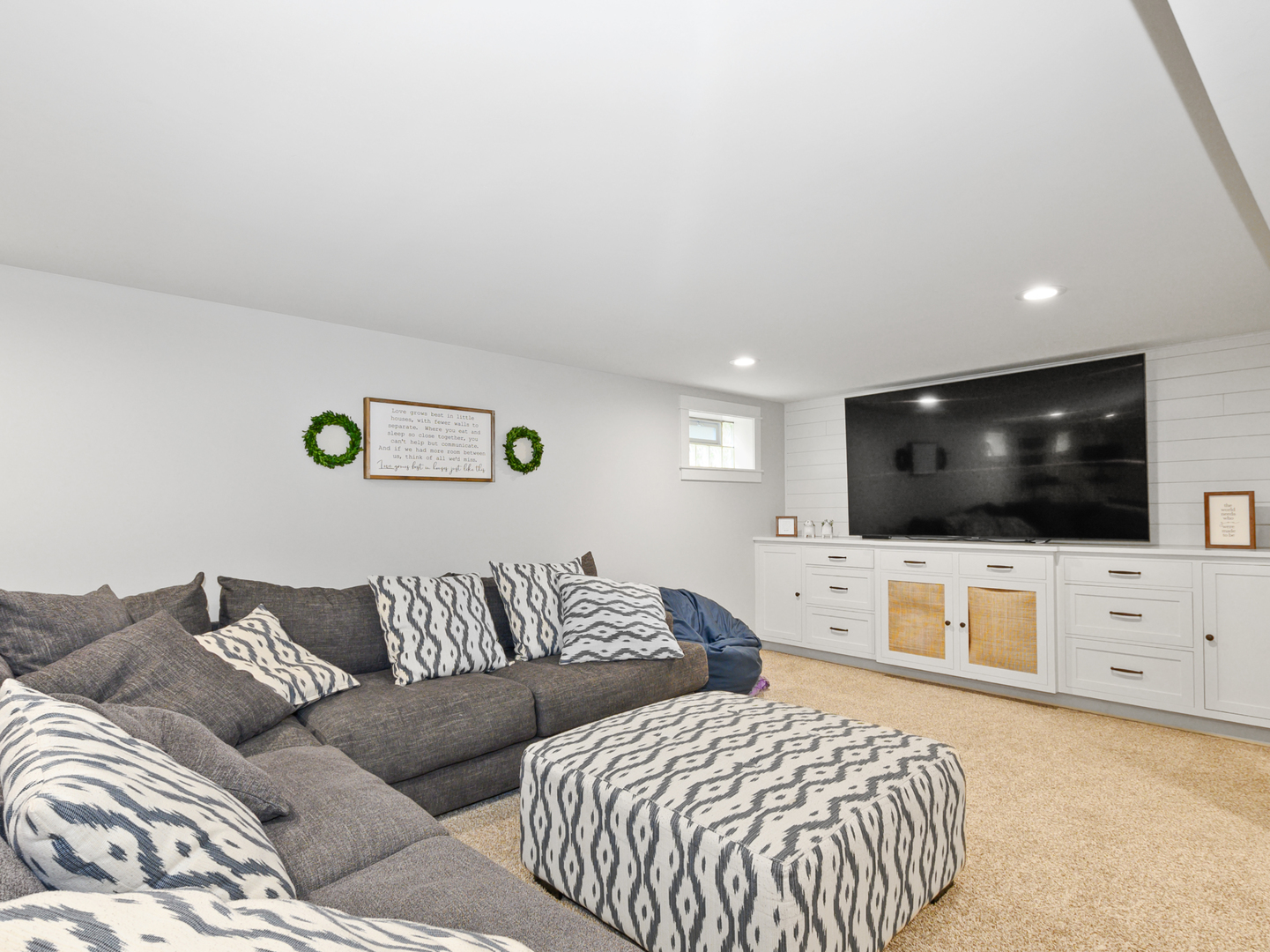 9945 S WASHTENAW Avenue