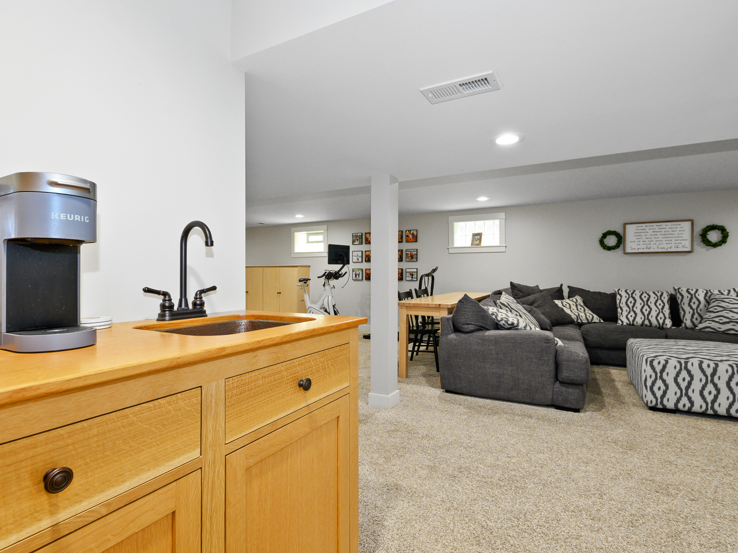 9945 S WASHTENAW Avenue