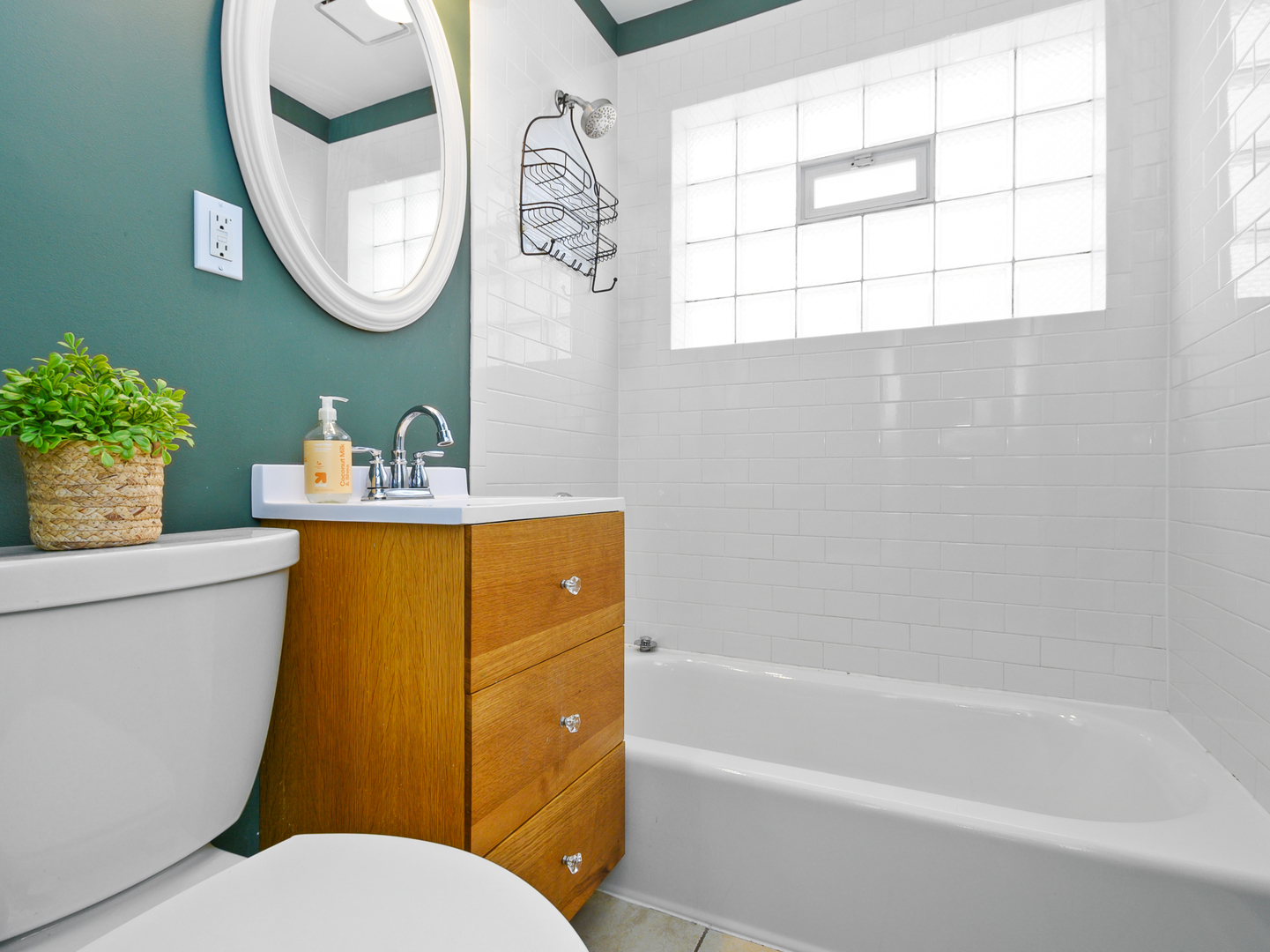 9945 S WASHTENAW Avenue