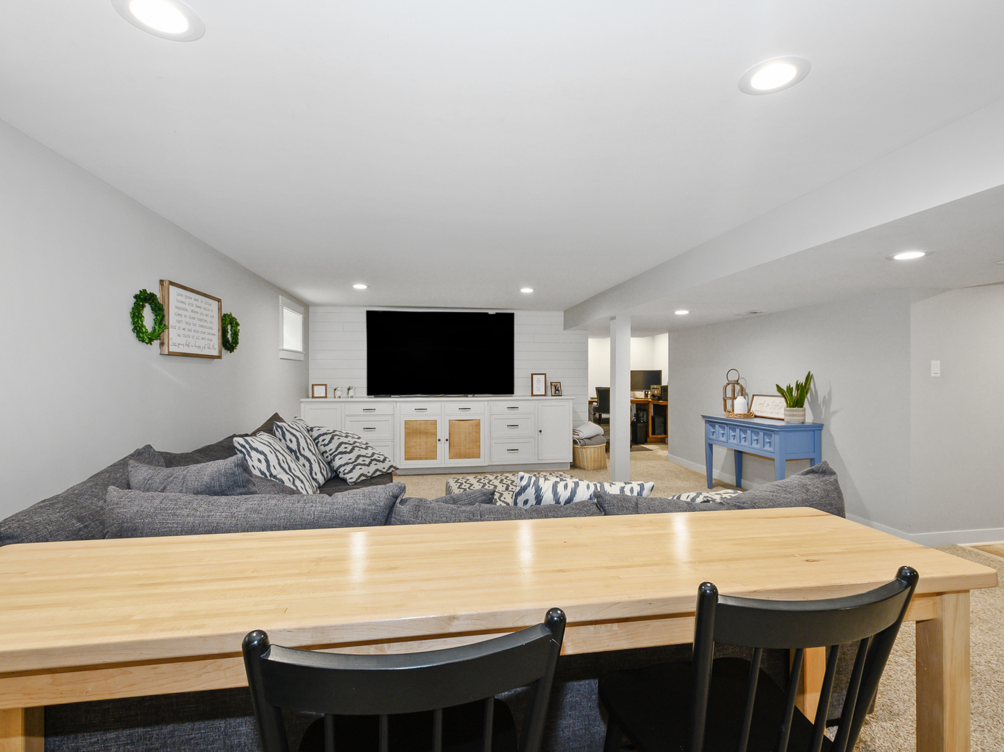 9945 S WASHTENAW Avenue