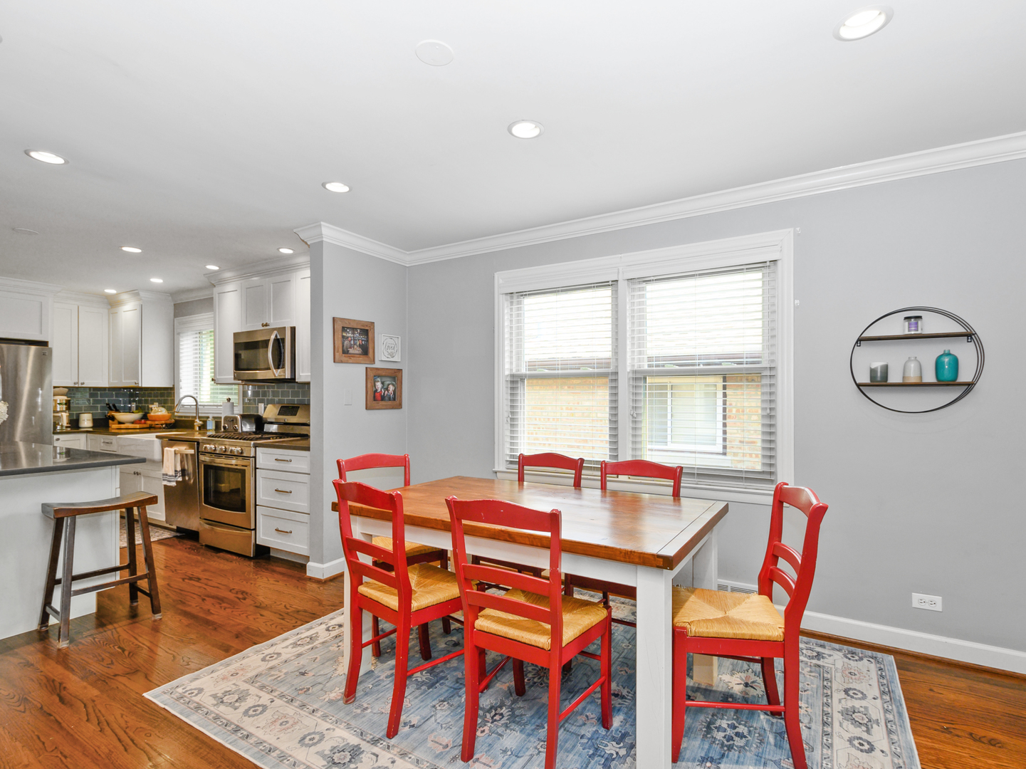 9945 S WASHTENAW Avenue