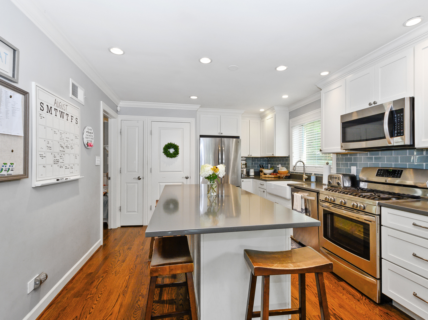 9945 S WASHTENAW Avenue