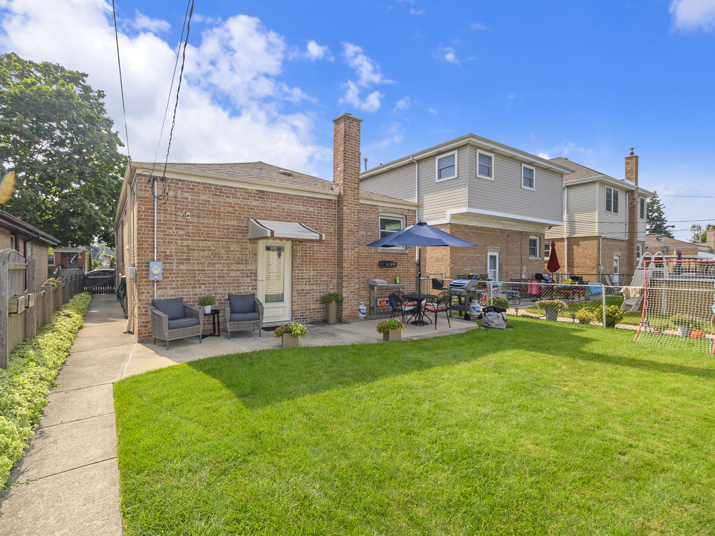 9945 S WASHTENAW Avenue