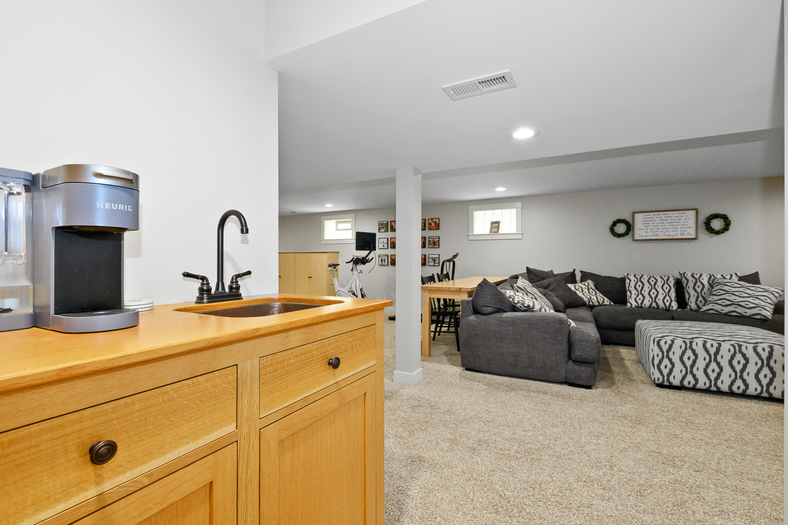 9945 S WASHTENAW Avenue