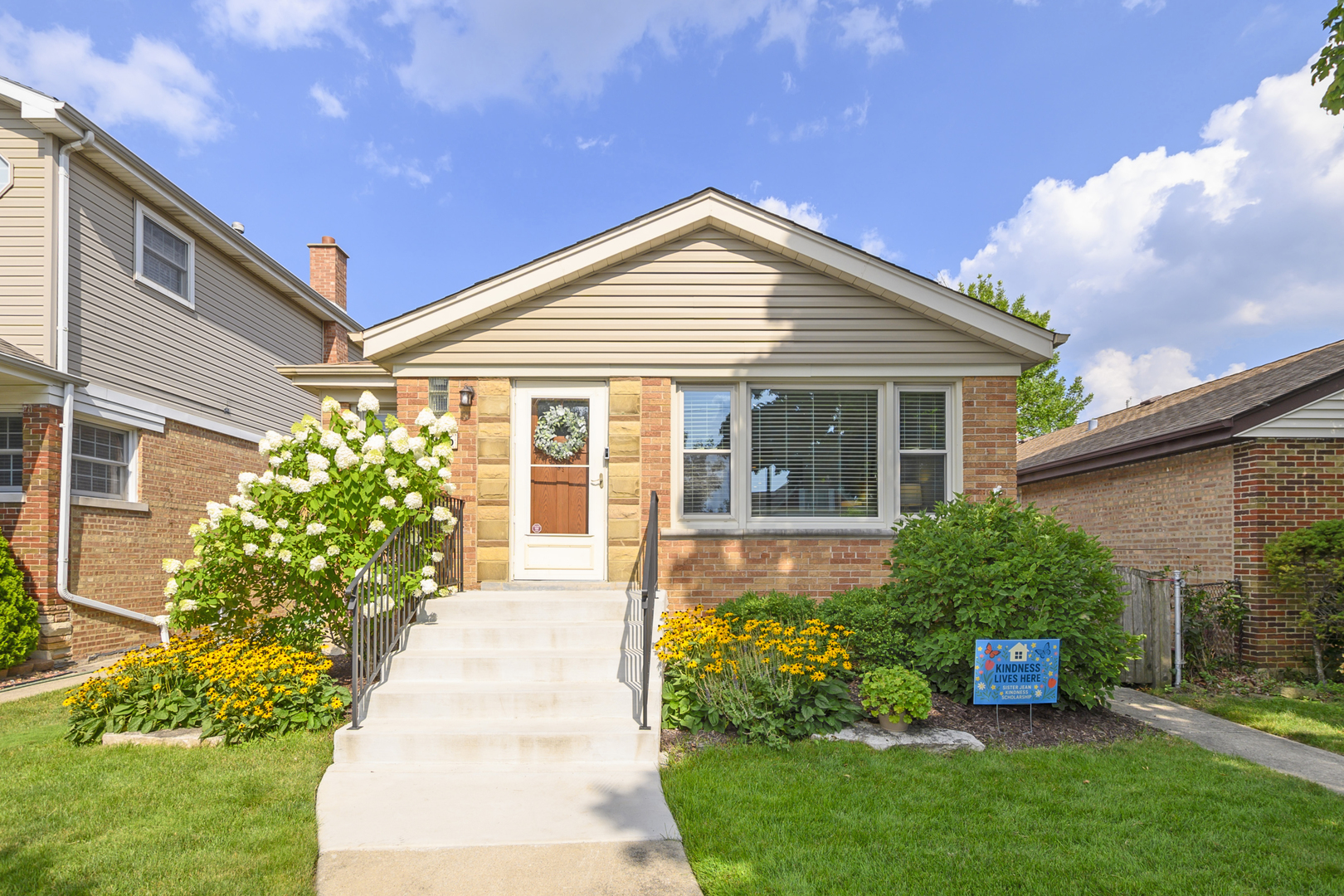 9945 S WASHTENAW Avenue