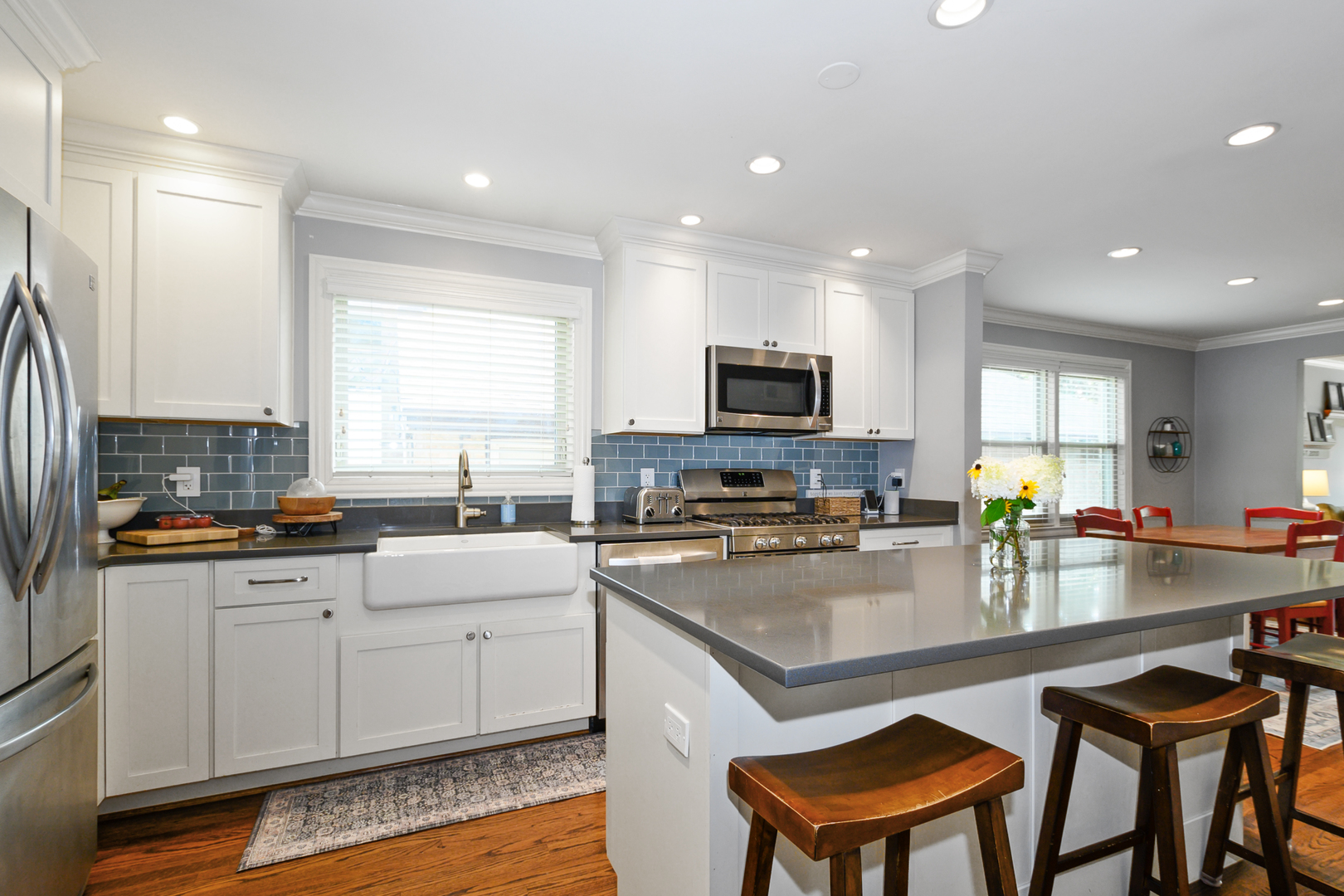 9945 S WASHTENAW Avenue