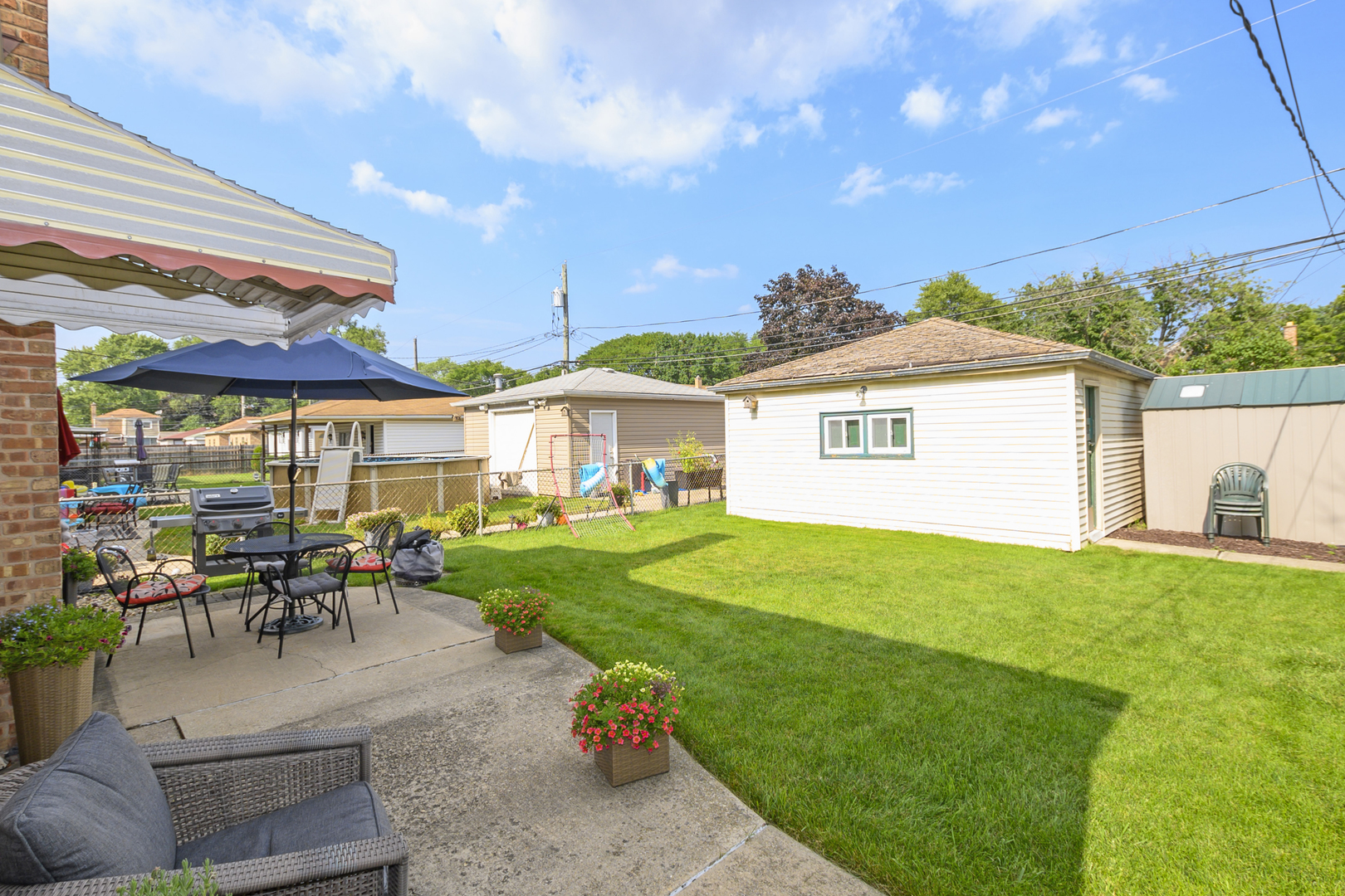 9945 S WASHTENAW Avenue