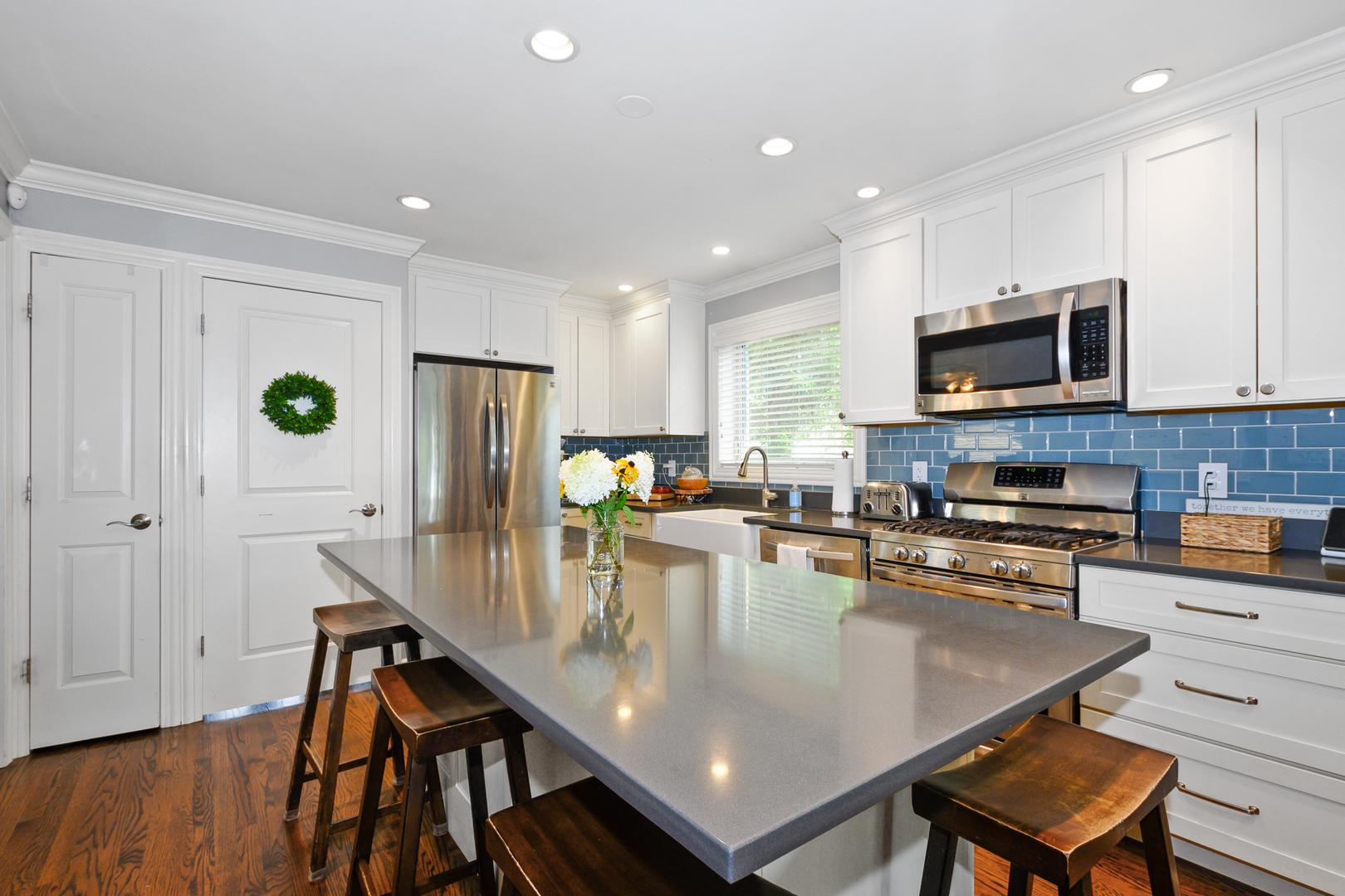 9945 S WASHTENAW Avenue