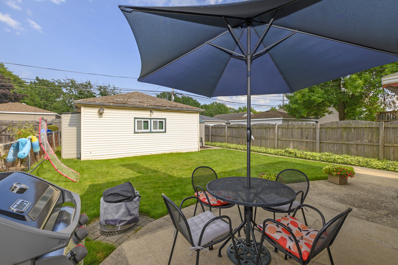 9945 S WASHTENAW Avenue