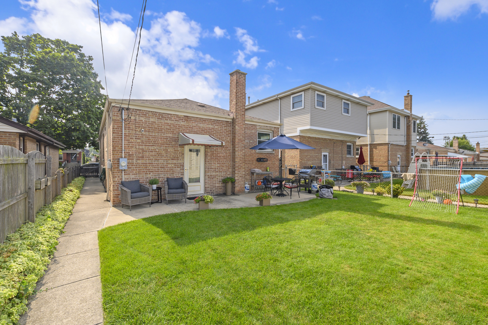 9945 S WASHTENAW Avenue