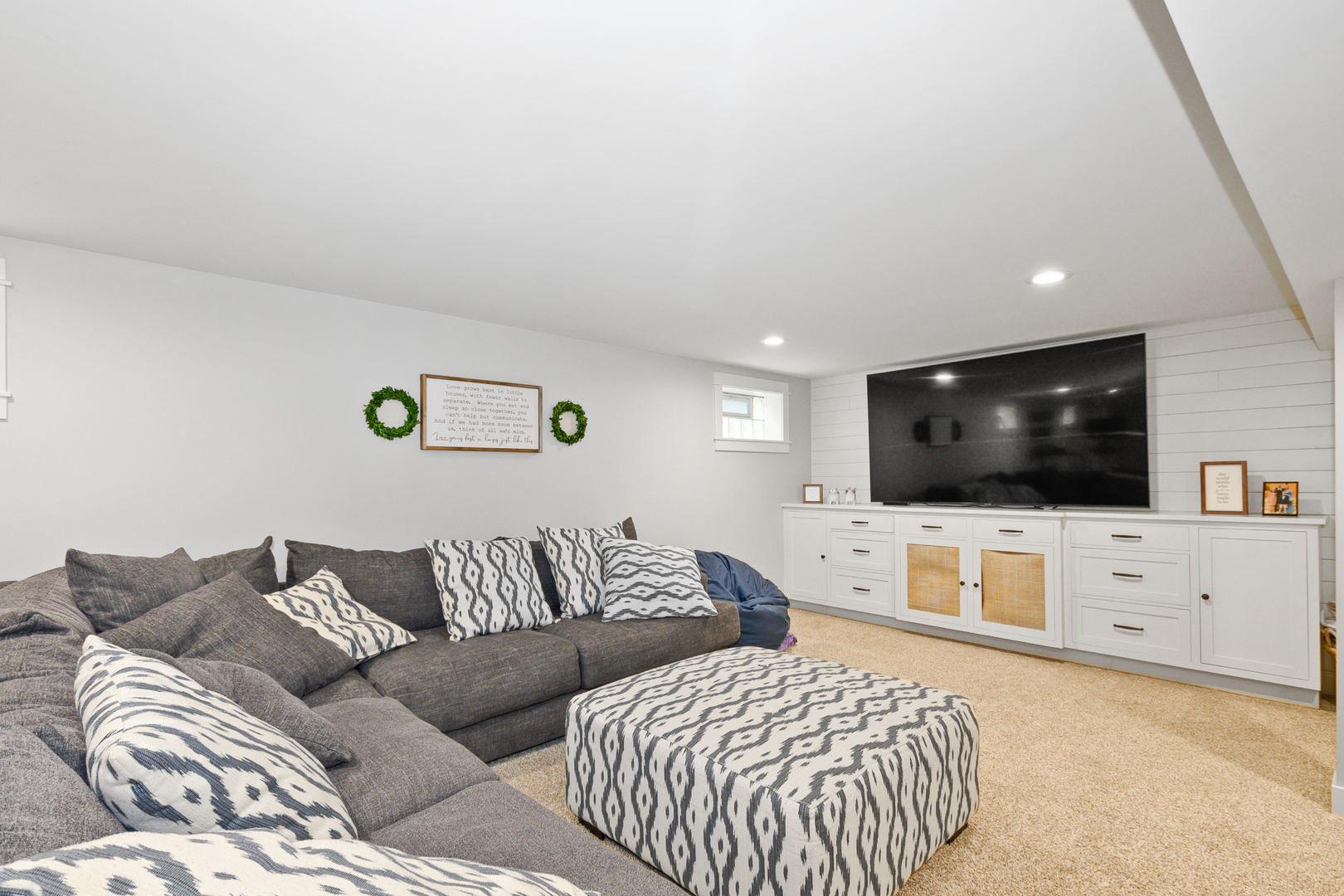 9945 S WASHTENAW Avenue