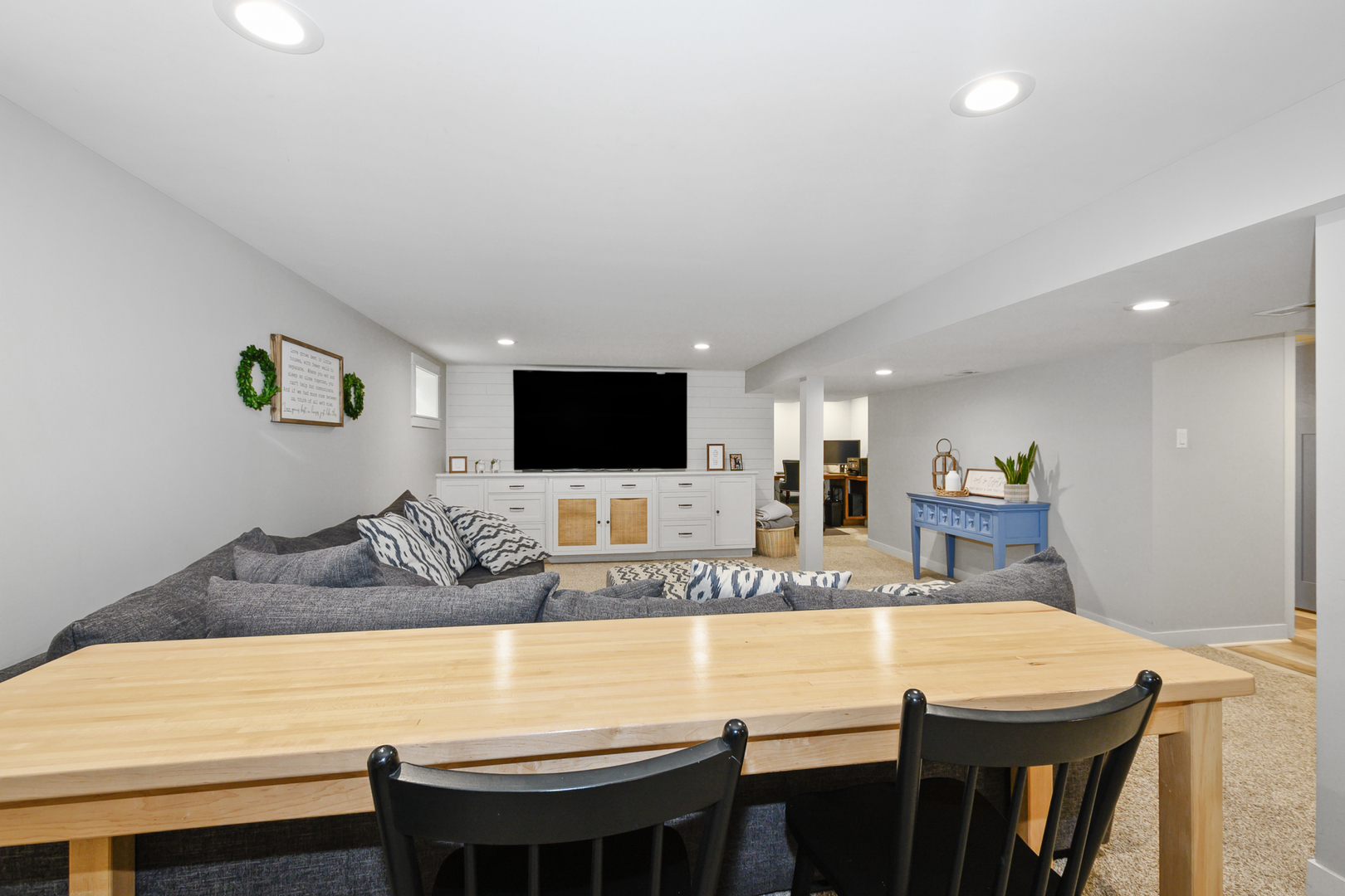 9945 S WASHTENAW Avenue