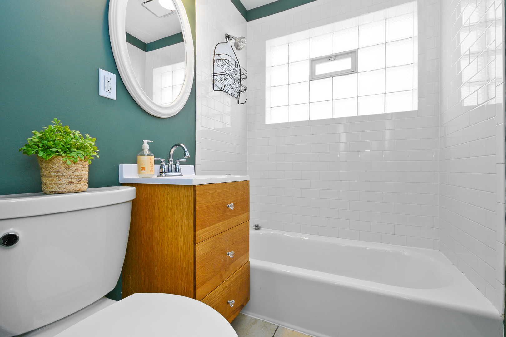 9945 S WASHTENAW Avenue