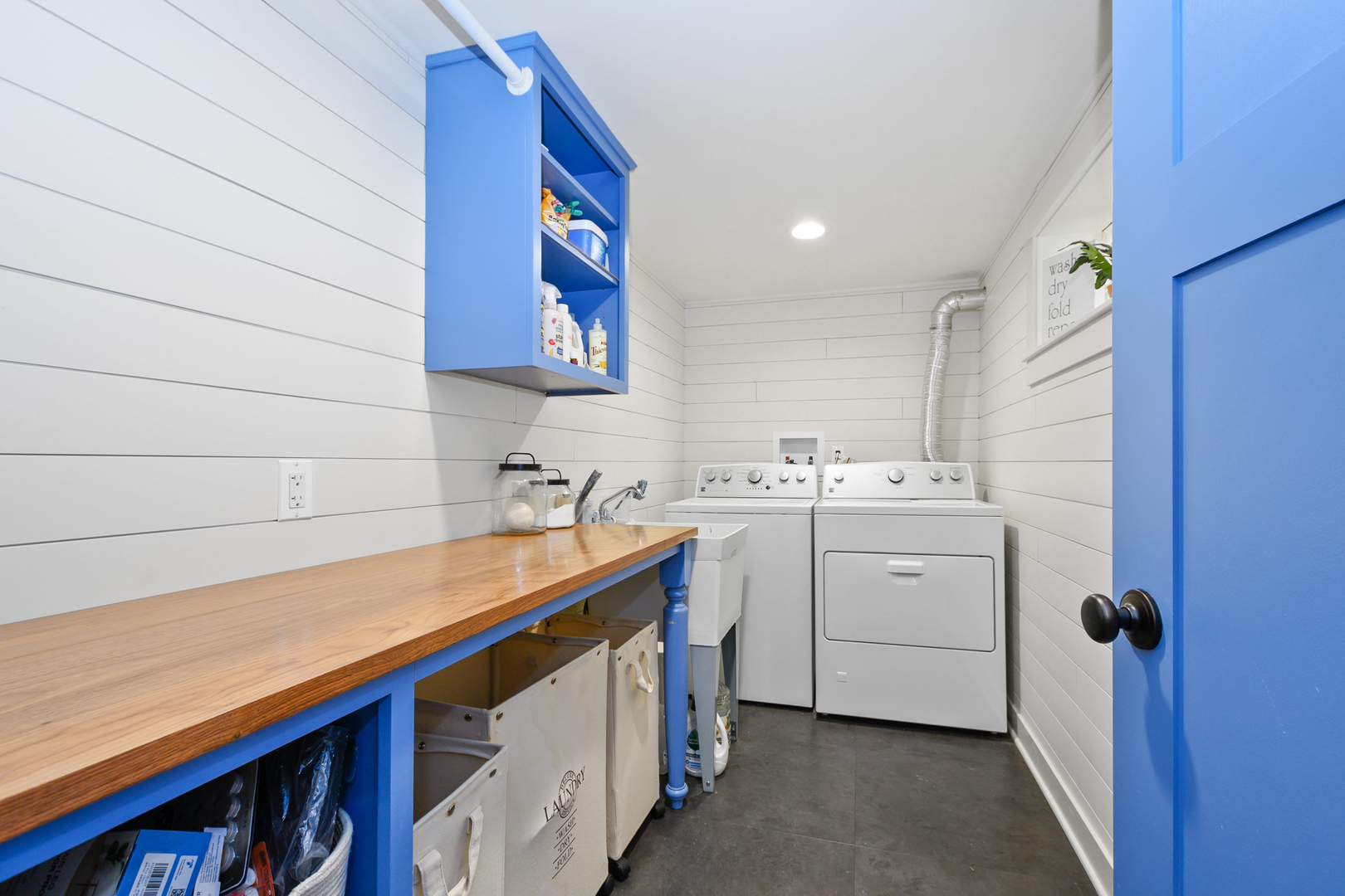 9945 S WASHTENAW Avenue