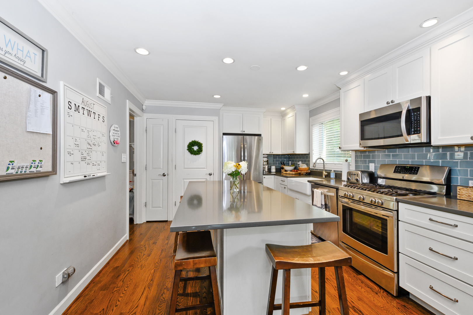 9945 S WASHTENAW Avenue