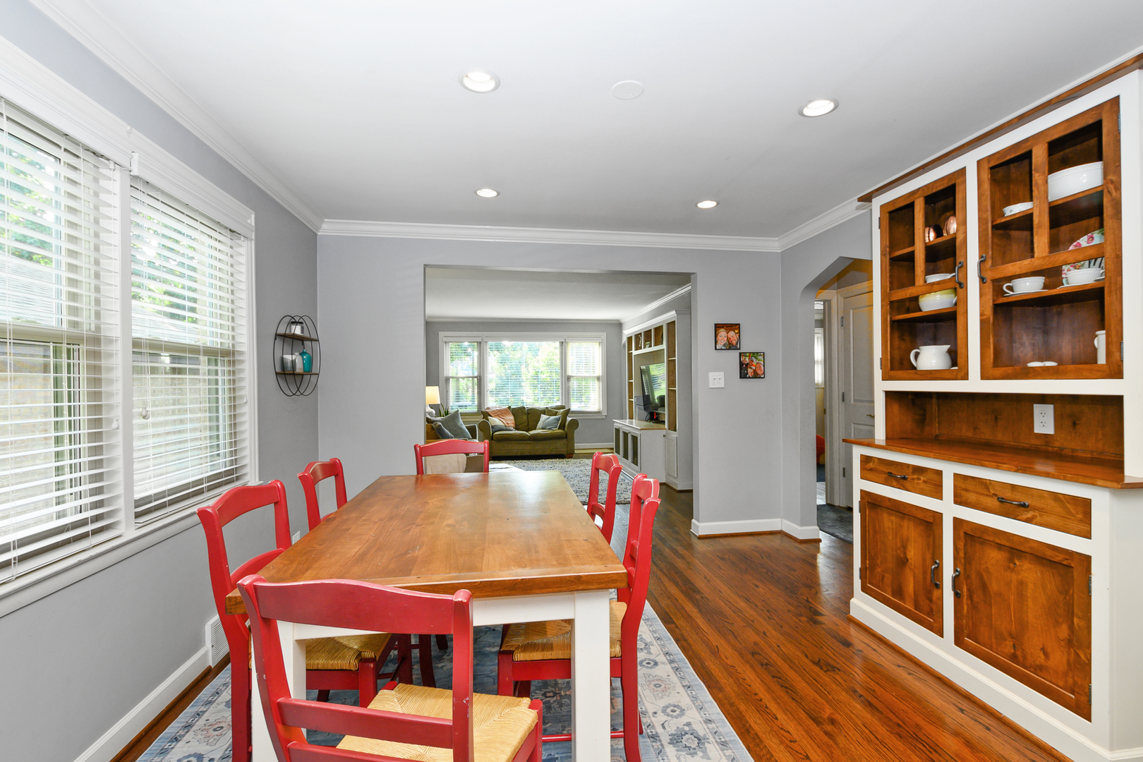 9945 S WASHTENAW Avenue