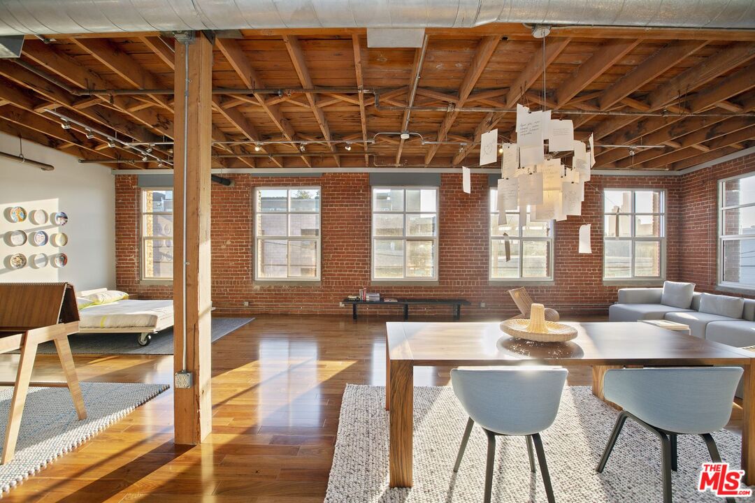 500 Molino St Unit: 204