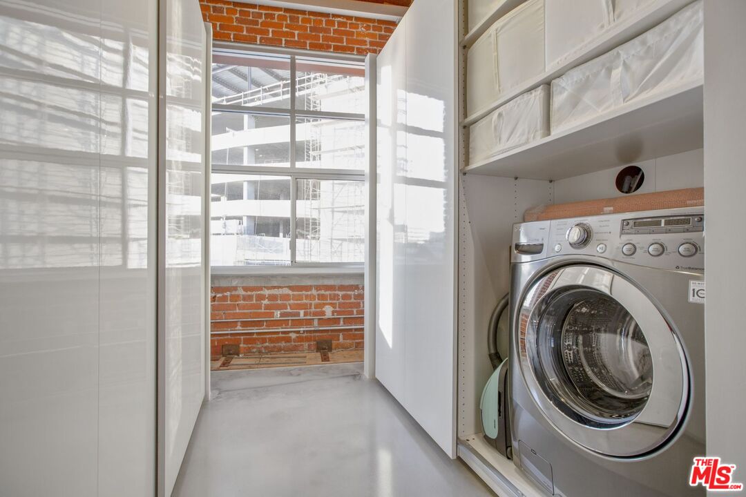500 Molino St Unit: 204
